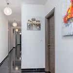 Pet Friendly In With Wifi Pula
