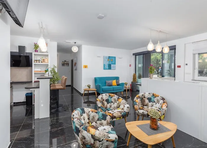 Апартаменты Awesome In With Wifi Пула